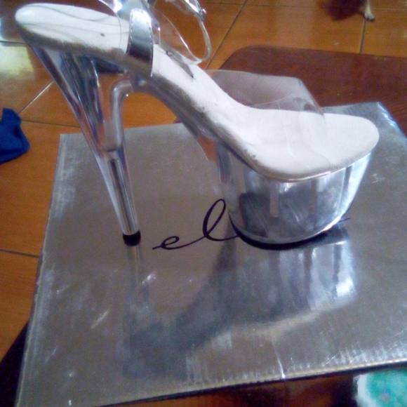 Heels - Picture 3 of 4